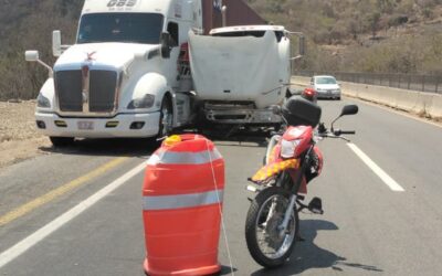 CHOQUE DE UNIDADES DE CARGA OBSTRUYE CARRIL CERCA DEL PUENTE TEPALCATES EN LA AUTOPISTA MANZANILLO-COLIMA, PREVIENE UEPC‎
