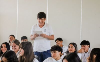 PRACTICAN ESCRITURA CREATIVA Y APRENDEN DE MÚSICA ESTUDIANTES DEL BACHILLERATO 7, EN ARMERÍA