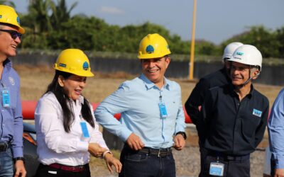 RECTOR DE LA UDEC VISITA LA TERMINAL KMS DE GAS NATURAL LICUADO EN MANZANILLO