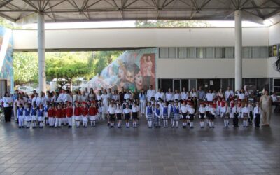 SE LUCEN PREESCOLARES EN EXHIBICIÓN DE ESCOLTAS DE BANDERAS EN LA SECRETARÍA DE EDUCACIÓN COLIMA