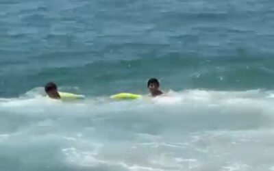 GUARDAVIDAS DE UEPC RECATAN A JOVEN EN AGUAS MARINAS DE MANZANILLO