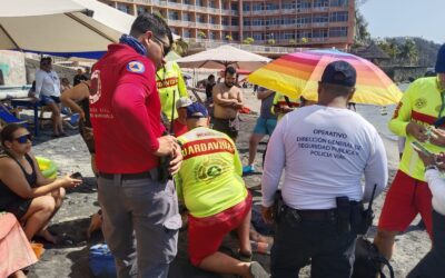 RESCATA GUARDAVIDAS UEPC A JALISCIENSE EN MANZANILLO