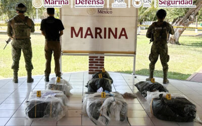 EN UNA OPERACIÓN MARÍTIMA SE ASEGURA UNA EMBARCACIÓN CON 230 PAQUETES DE PRESUNTA COCAÍNA EN LAS COSTAS DE MICHOACÁN