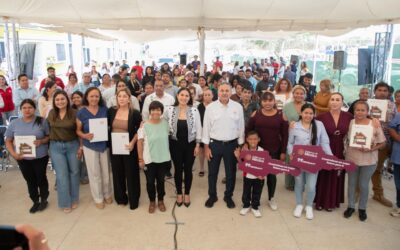 INDIRA VIZCAÍNO Y TITULAR DE SEDATU ENTREGARON ESCRITURAS DE VIVIENDAS PARA EL BIENESTAR A 26 FAMILIAS EN VILLA DE ÁLVAREZ
