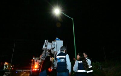 CONTINÚA COMUNA CAPITALINA SUPERVISANDO RENOVACIÓN DE LUMINARIAS EN COLONIAS