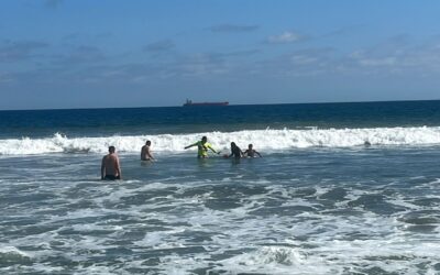 RESCATA PROTECCIÓN CIVIL MANZANILLO Y MARINA A 4 MENORES EN PLAYA MIRAMAR