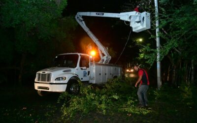 MANTIENEN PATRULLAJES NOCTURNOS MUNICIPALES PARA SUPERVISAR EL 100% DE ILUMINACIÓN EN BARRIOS, COLONIAS Y COMUNIDADES
