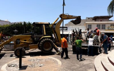 AYUNTAMIENTO DE COLIMA RETIRA ESCULTURA DEL ARRIERO Y LA MULA PARA RESTAURACIÓN