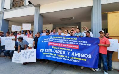 DESPIDE ALCALDE DE MINATITLÁN A ONCE SINDICALIZADOS PARA BASIFICAR A 20 FAMILIARES