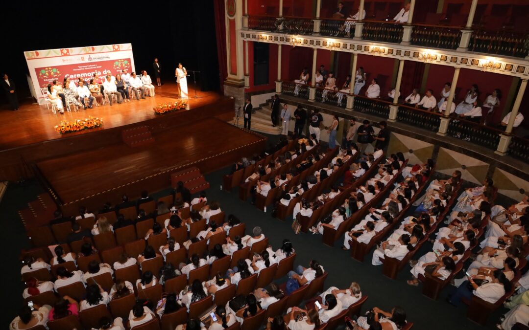 CONGRESO DEL ESTADO Y SNTE 6 ENTREGAN RECONOCIMIENTOS A EDUCADORAS COLIMENSES