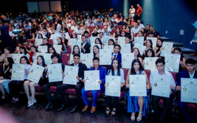 ENTREGA UDEC 200 GRADOS ACADÉMICOS Y TÍTULOS PROFESIONALES A 128 MUJERES Y 72 HOMBRES