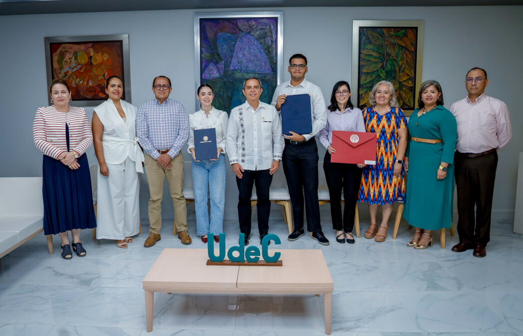 ENTREGA RECTOR DE LA UDEC TÍTULOS INTERNACIONALES DE DOBLE GRADO