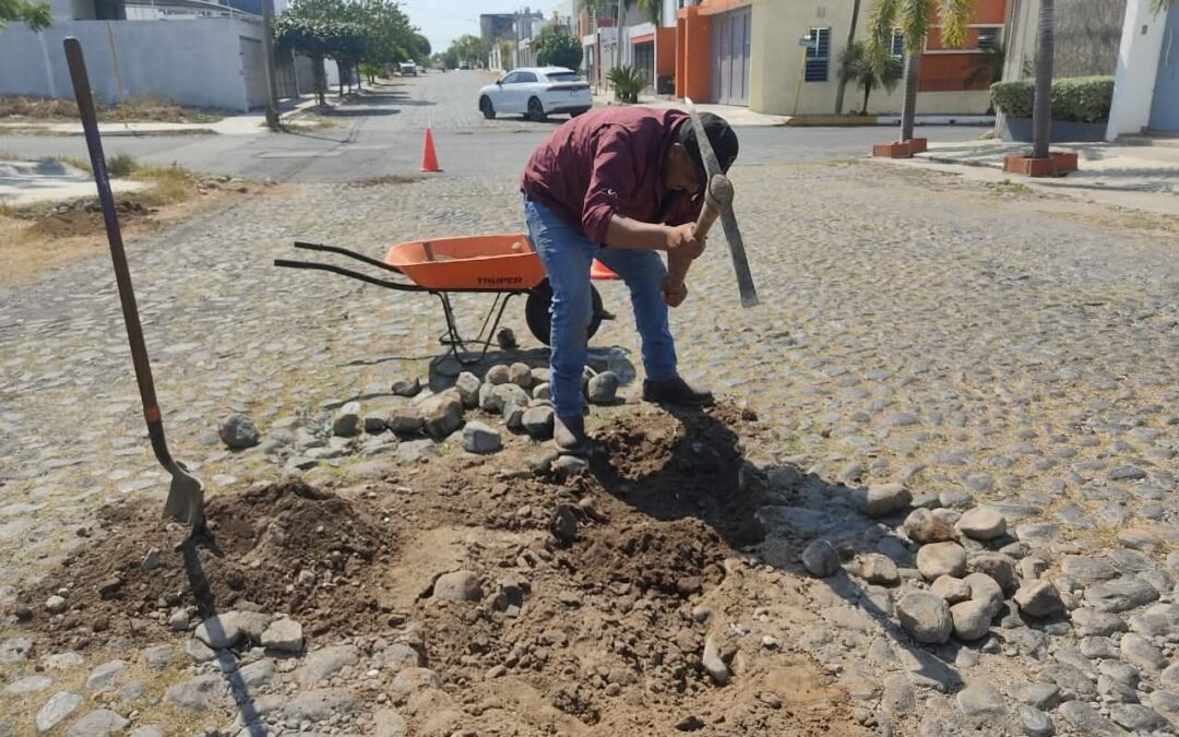 REALIZA OPERACIÓN BACHEO ACCIONES EN CALLES EMPEDRADAS DE VDEA