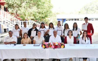RECONOCEN A ALUMNOS COLIMENSES DEL CETIS 157 POR TRIUNFO NACIONAL EN EL DESAFÍO INNOVA HSBC
