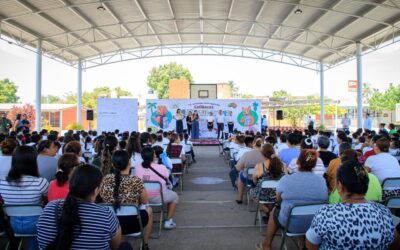 INDIRA VIZCAÍNO COMENZÓ CON ENTREGA DE COLIBECAS MOCHILAS, ÚTILES Y UNIFORMES A 381 ESTUDIANTES DE COMALA Y CUAUHTÉMOC