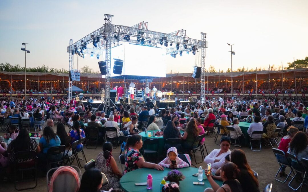FESTEJÓ VILLA DE ÁLVAREZ A MÁS DE 5 MIL MAMÁS EN LA PETATERA