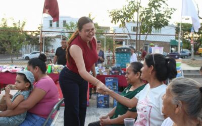 DIPUTADA KAREN JURADO CELEBRA A LAS MAMÁS DE ARBOLEDAS DEL CARMEN EN VILLA DE ÁLVAREZ
