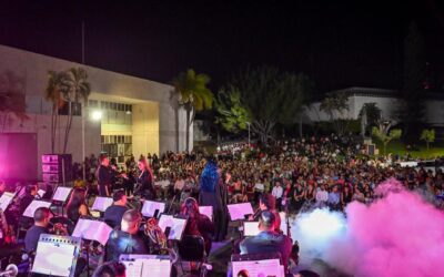 ÉXITO CONCIERTO GRATUITO A MADRES COLIMENSES QUE OFRECIÓ GOBIERNO DE INDIRA VIZCAÍNO