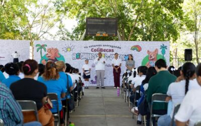 CONTINÚA GOBIERNO DEL ESTADO ENTREGA DE COLIBECAS MOCHILAS, ÚTILES Y UNIFORMES