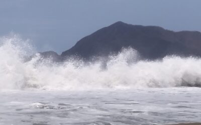 ALERTA UEPC COLIMA POR MAR DE FONDO EN PLAYAS DEL ESTADO, RECOMIENDAN NO INGRESAR AL OCÉANO