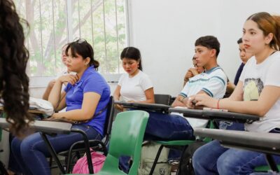 APRENDEN SOBRE FOTOGRAFÍA Y MÚSICA BACHILLERES DE TECOMÁN