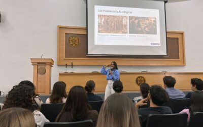 DOCENTE COLOMBIANA IMPARTE CONFERENCIAS Y CHARLA CON ESTUDIANTES DE LA FACULTAD DE DERECHO