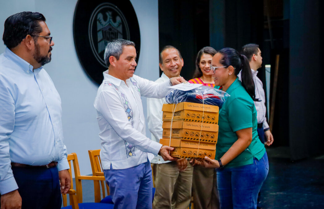 ENTREGA UDEC PAQUETE DE UNIFORME A 487 TRABAJADORES DE SERVICIOS GENERALES