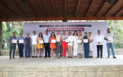ROSI BAYARDO RECONOCE TRAYECTORIA DE DOCENTES QUE HAN FORMADO GENERACIONES EN MANZANILLO
