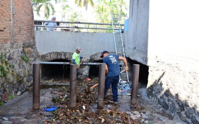 TRABAJAMOS HOY PARA PREVENIR INUNDACIONES MAÑANA: GOBIERNO DE RIULT RIVERA DESAZOLVA EL ARROYO EL MANRIQUE