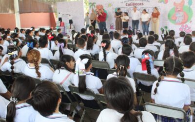 ENTREGA GOBIERNO DEL ESTADO COLIBECAS MOCHILAS, ÚTILES Y UNIFORMES A ESTUDIANTES DE PRIMARIA EN TECOMÁN