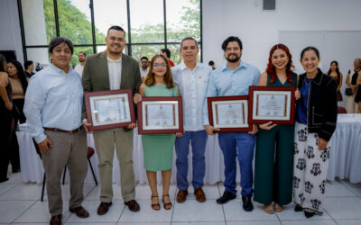 RECIBEN PREMIO ESTATAL DE PERIODISMO TRES TRABAJADORES UNIVERSITARIOS Y UNA ALUMNA