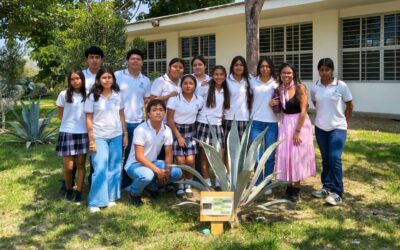TRABAJAN CON UN MISMO FIN: EL CUIDADO DEL MEDIO AMBIENTE, ESTUDIANTES DE BACHILLERATO Y LICENCIATURA, EN TECOMÁN