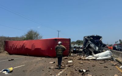 ACCIDENTE ENTRE VEHÍCULOS DE CARGA OBSTRUYE AUTOPISTA MANZANILLO-COLIMA