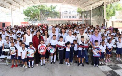 BENEFICIAN A CERCA DE 500 ALUMNOS DE MANZANILLO Y MINATITLÁN CON COLIBECAS MOCHILAS, ÚTILES Y UNIFORMES