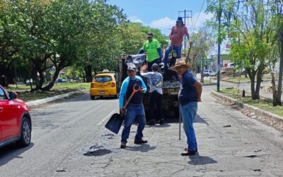 MANTIENE AYUNTAMIENTO CAPITALINO CUADRILLAS DE BACHEO EN ACCIÓN