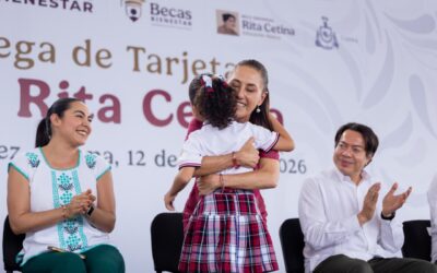 ENTREGAN CLAUDIA SHEINBAUM E INDIRA VIZCAÍNO BECAS ‘RITA CETINA’ EN LA VILLA