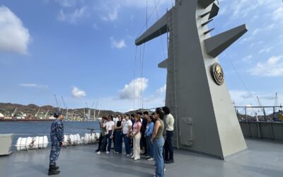 LA FUERZA NAVAL DEL PACÍFICO RECIBE A ALUMNOS DE LA UNIVERSIDAD AUTÓNOMA DE SINALOA