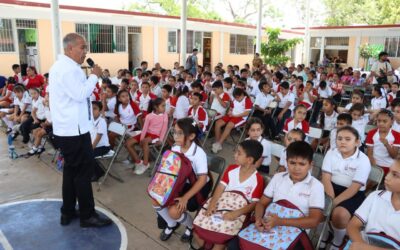 ENTREGA GOBIERNO DEL ESTADO COLIBECAS MOCHILAS, ÚTILES Y UNIFORMES A 176 ESTUDIANTES DE PUEBLO JUÁREZ