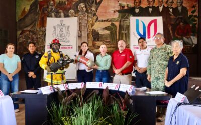 ENTREGA CLUB ROTARIO DE COQUIMATLÁN 350 MIL PESOS EN EQUIPO PARA PC DE VILLA DE ÁLVAREZ