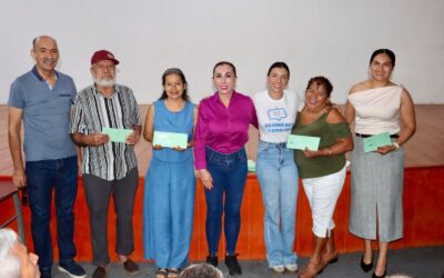 ENTREGA TEY GUTIÉRREZ 25 VISAS AMERICANAS EN MINATITLÁN