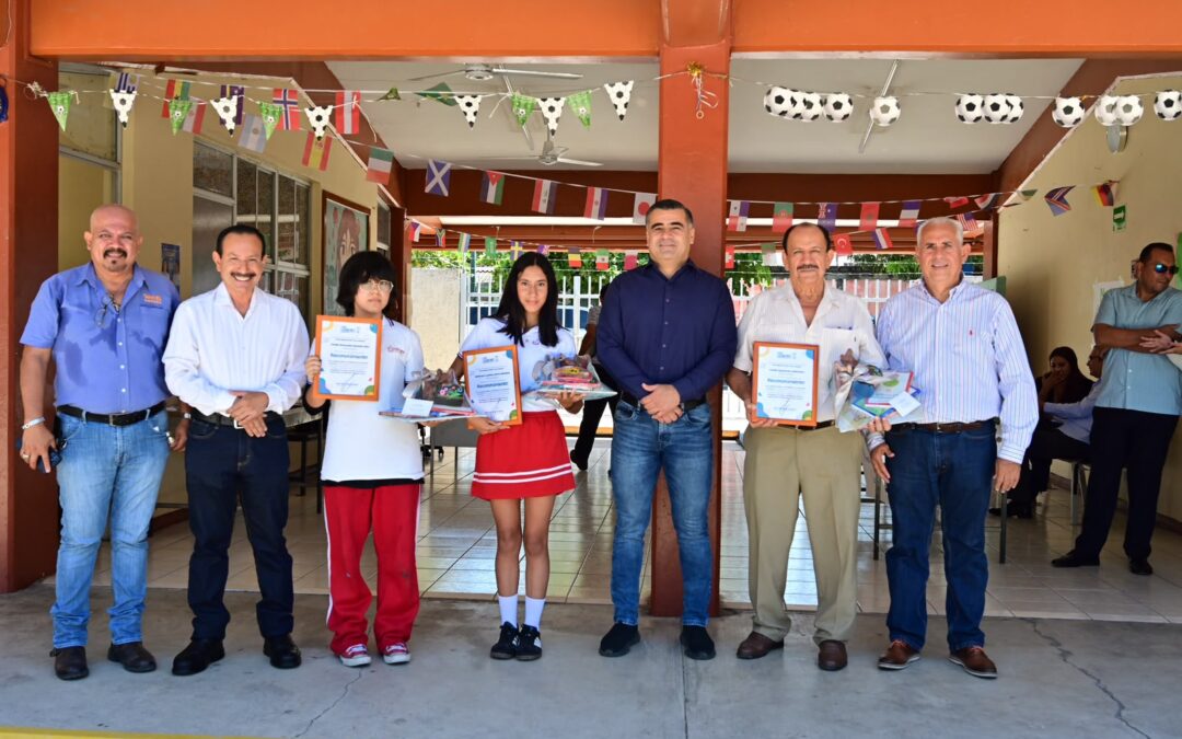 RECONOCE RIULT RIVERA EL TALENTO ARTÍSTICO DE TRES ALUMNAS DE LA SECUNDARIA TÉCNICA NO. 23 EN LA ALBARRADA