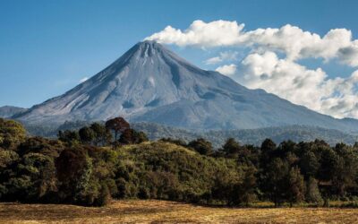 VOLCÁN DE COLIMA ESTÁ EN CALMA Y ESTABLE, REPRESENTA RIESGO BAJO: UEPC