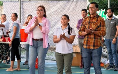 KAREN JURADO FORTALECE CONVIVENCIA FAMILIAR CON FUNCIÓN DE CINE EN LA CAZUMBA, COQUIMATLÁN