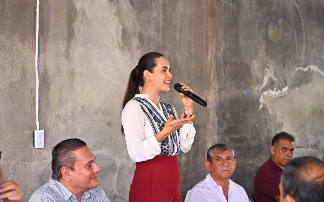 ROSI BAYARDO CONTINÚA CAMINANDO EL TERRITORIO COLIMENSE Y ESCUCHA A TAXISTAS DE TECOMÁN 