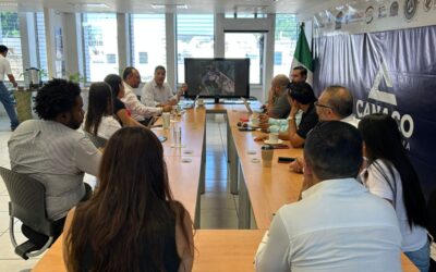 ESTUDIANTES DE MERCADOTECNIA ENTREGAN 18 PROYECTOS A EMPRESARIOS Y EMPRESARIAS DE CANACO COLIMA