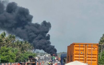 ALERTA UEPC POR INCENDIO DE TRACTOCAMIÓN CERCA DE LA CASETA DE CUYUTLÁN