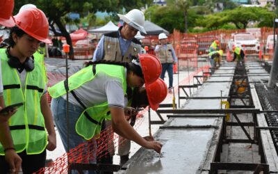 ESTUDIANTES DEJAN HUELLA EN PILOTES DE MUELLE DE PASCADORES
