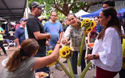 RECORRE ROSI BAYARDO ‘LA PULGA’ DE COLIMA, PLATICA CON COMERCIANTES SOBRE AVANCE DE LA TRANSFORMACIÓN