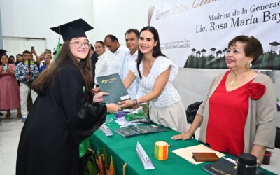 ROSI BAYARDO AMADRINA A EGRESADAS Y EGRESADOS DEL CONALEP MANZANILLO; LES INVITA A SEGUIRSE PREPARANDO