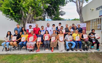 ENTREGA IEEA CERTIFICADOS DE EDUCACIÓN BÁSICA A PERSONAS GRADUADAS DE LA PLAZA COMUNITARIA INDECO EN TECOMÁN